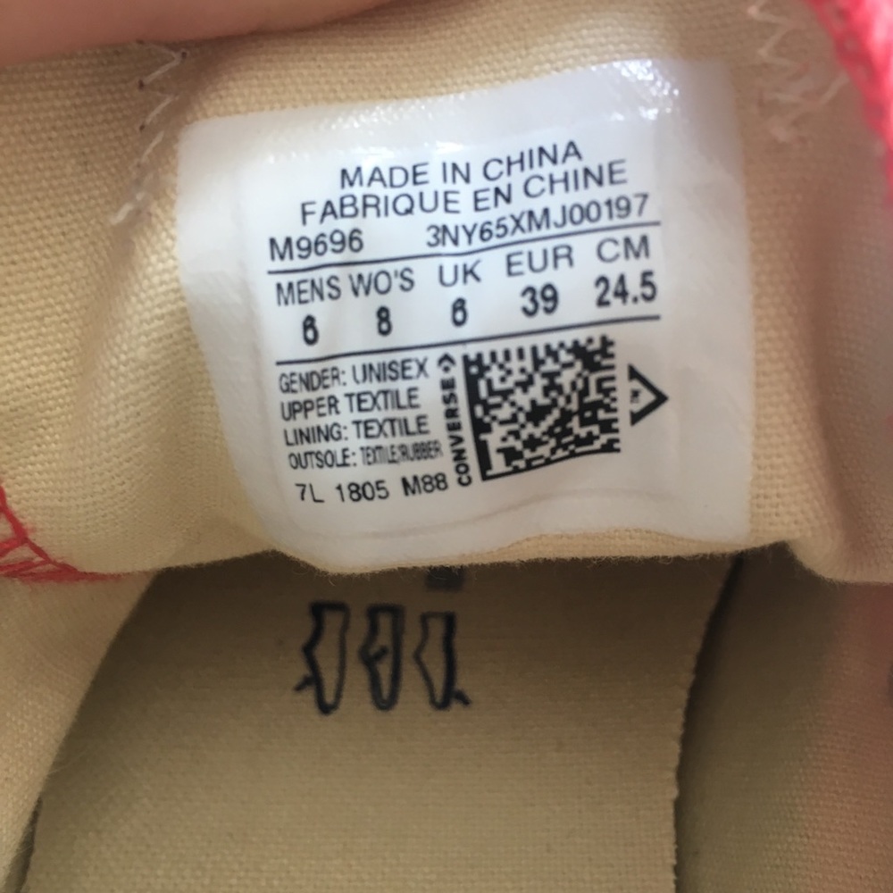 Red converse - Picture 5 of 5